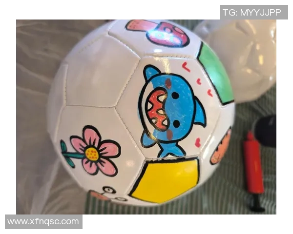 足球场上的艺术之旅足球明星们的创意画作展现激情与梦想